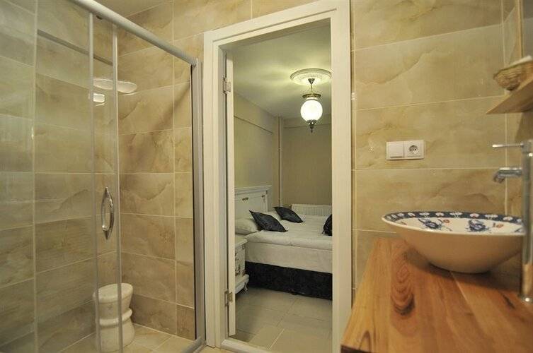 Ramparts Hotel