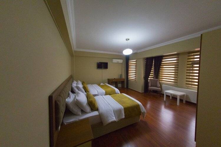 Ramparts Hotel