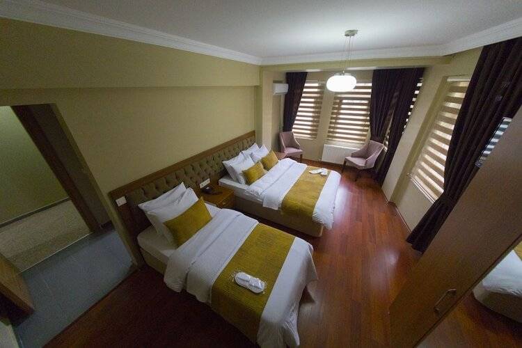 Ramparts Hotel