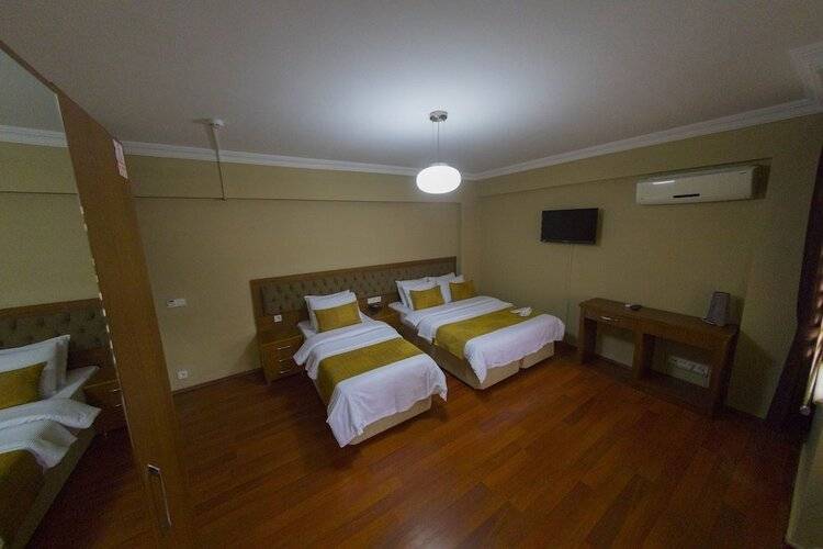 Ramparts Hotel