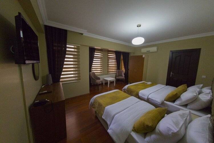 Ramparts Hotel
