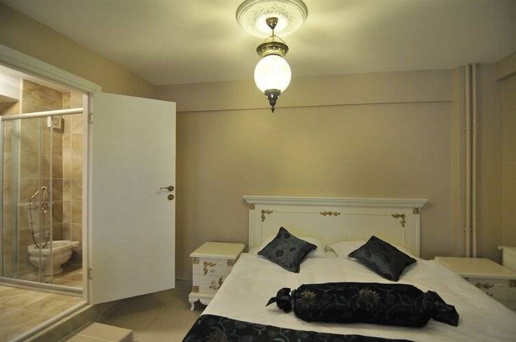 Ramparts Hotel