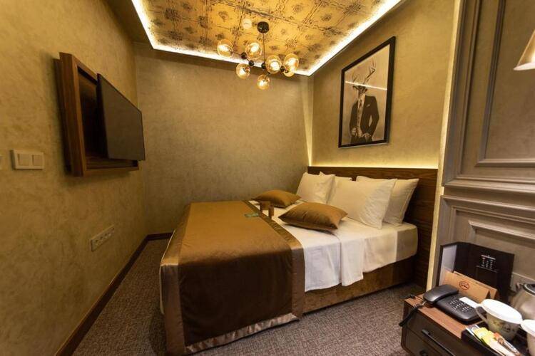 Tonight Hotel Port