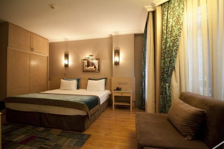 Seraglio Hotel & Suites
