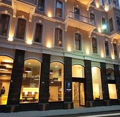 $item['hotel']['name']