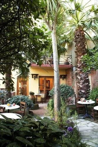 Hotel Empress Zoe