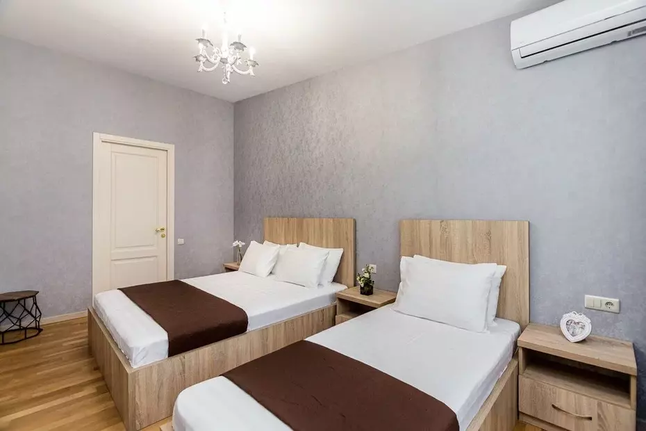 Dat Exx on Freedom Square — фото 2