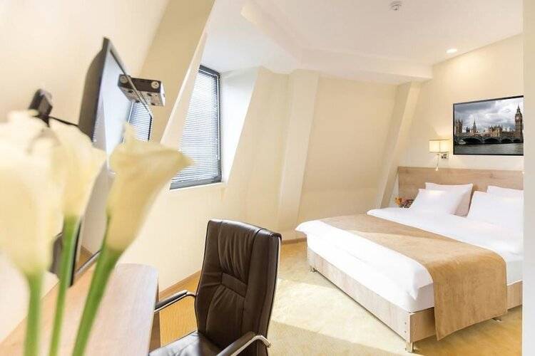 Bridge Hotel
