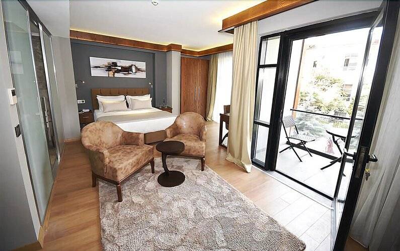The Elegant Hotel