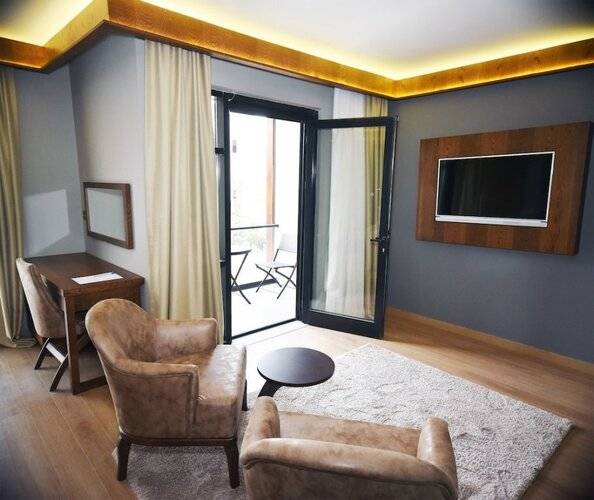 The Elegant Hotel