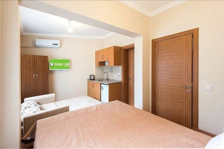 Green Life Apart Hotel