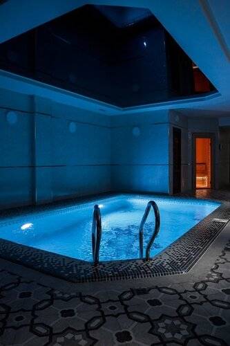 Level Hotel