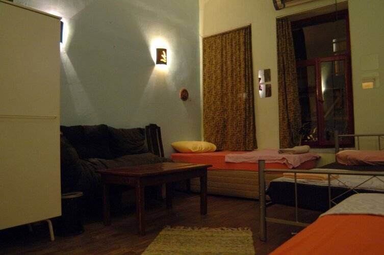 Chilloutlya Hostel&Bar