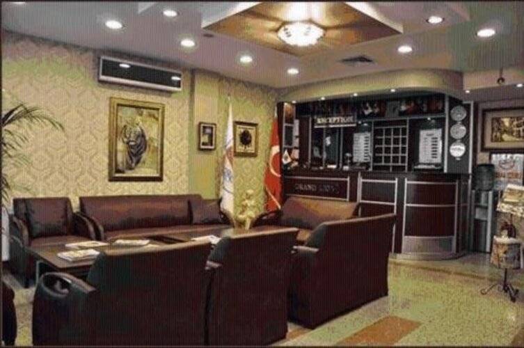 Grand Lion Hotel