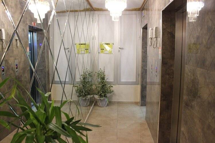 Loss Hotel