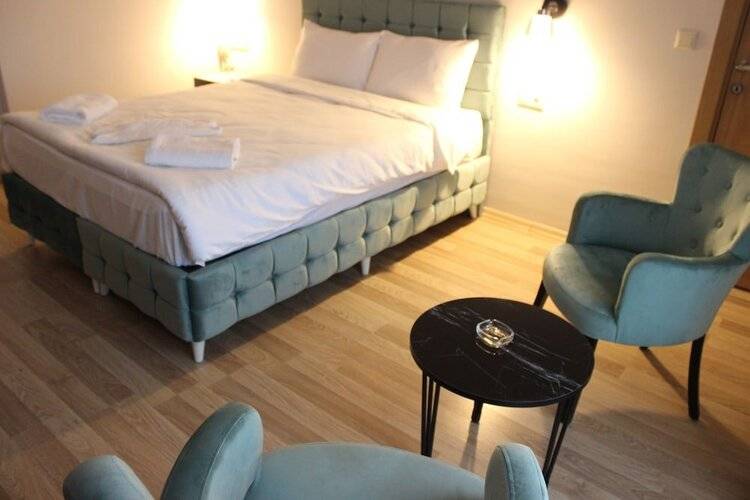 Loss Hotel