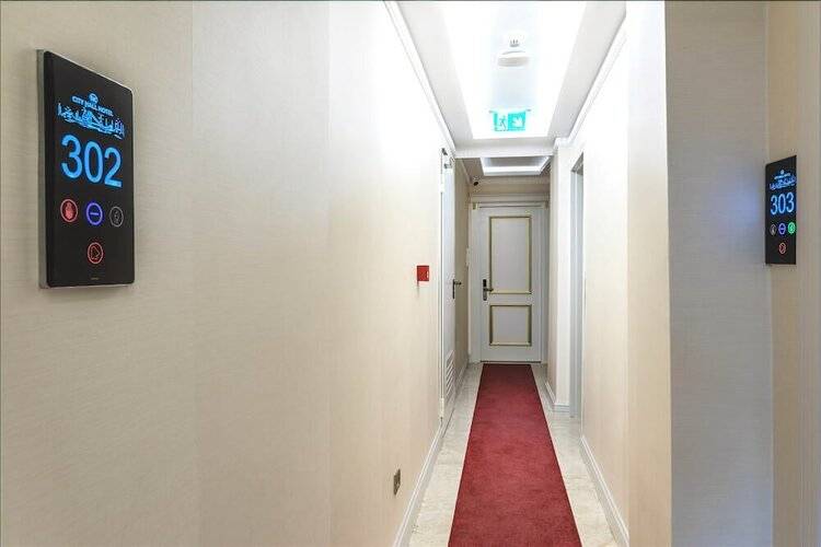 City Hall Hotel