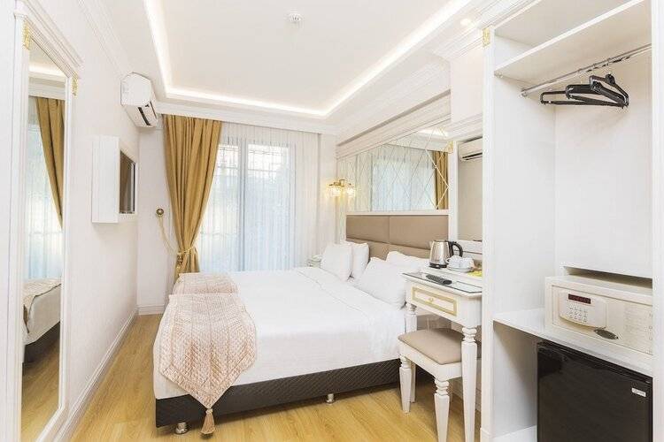 City Hall Hotel