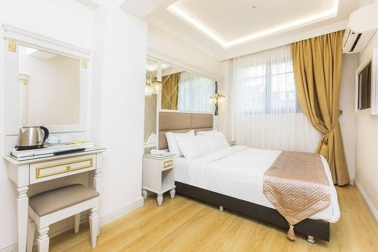City Hall Hotel