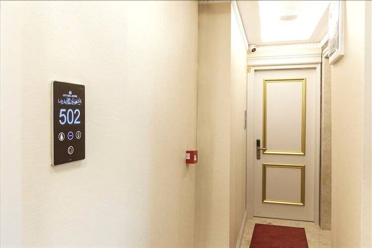 City Hall Hotel