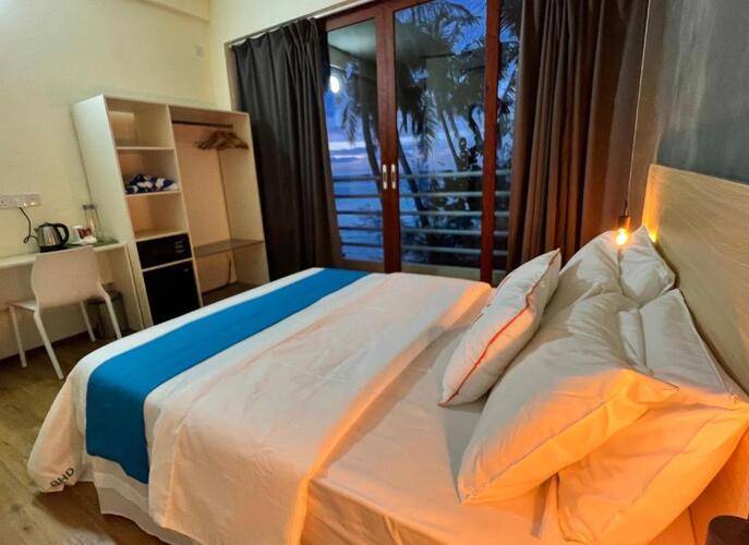 Dhiffushi Beach House
