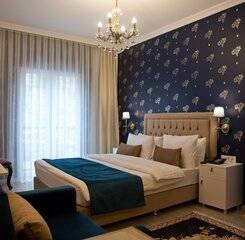 $item['hotel']['name']