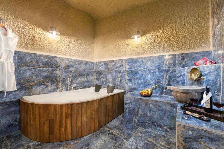 Cappa Via Cave Hotel