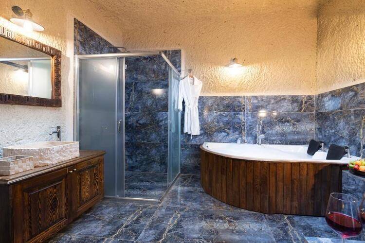 Cappa Via Cave Hotel