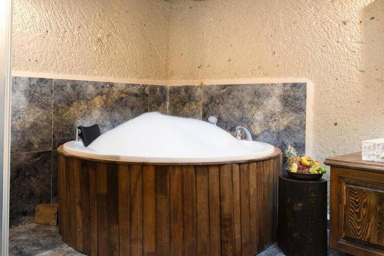 Cappa Via Cave Hotel