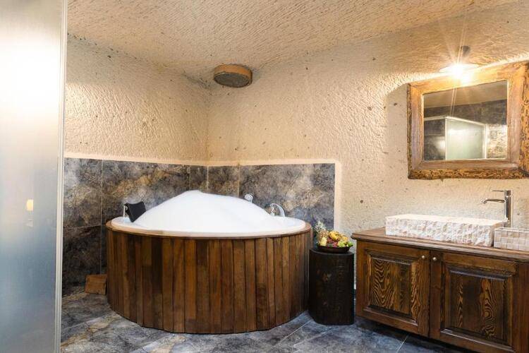 Cappa Via Cave Hotel