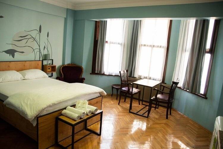 Yolohostel