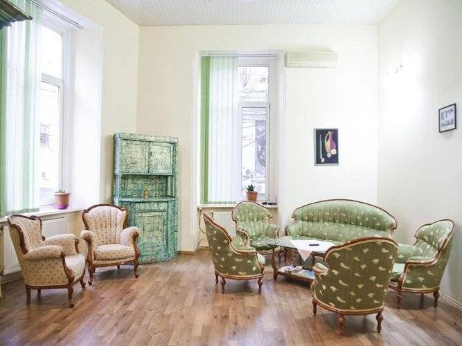 Lucky Hotel And Hostels