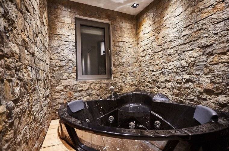One Luxury Suites