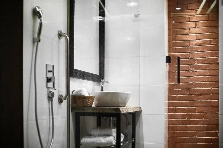 One Luxury Suites