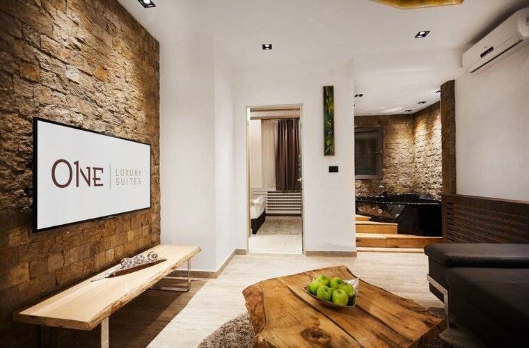 One Luxury Suites