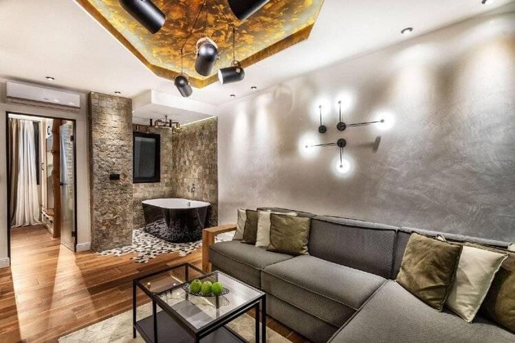 One Luxury Suites