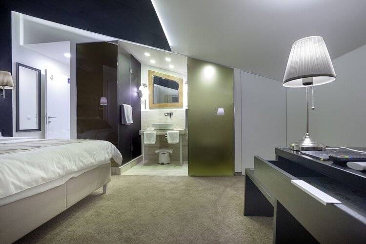 4rooms 4u