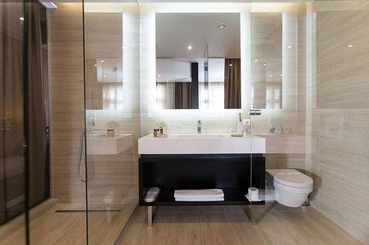Dominic & Smart Luxury Suites Republic Square