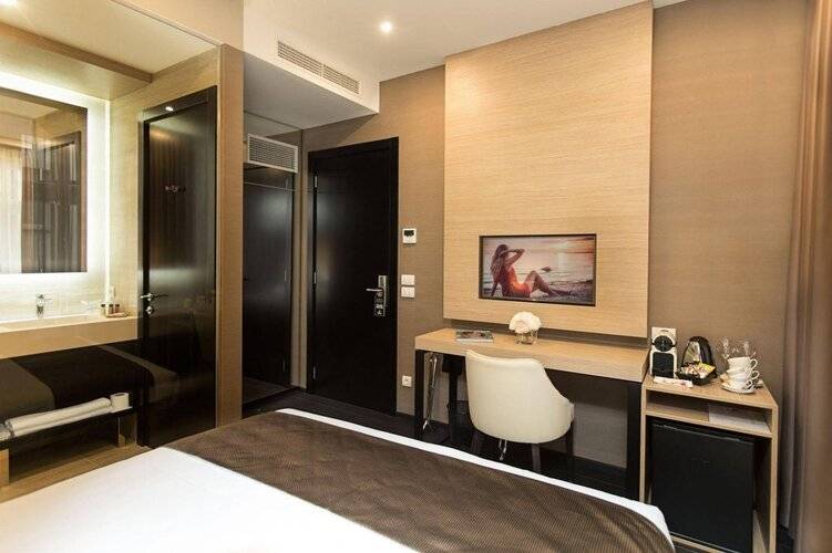 Dominic & Smart Luxury Suites Republic Square