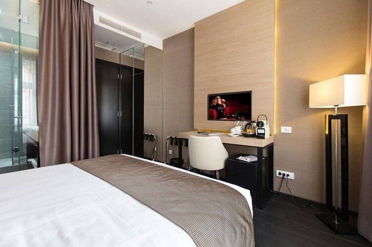 Dominic & Smart Luxury Suites Republic Square