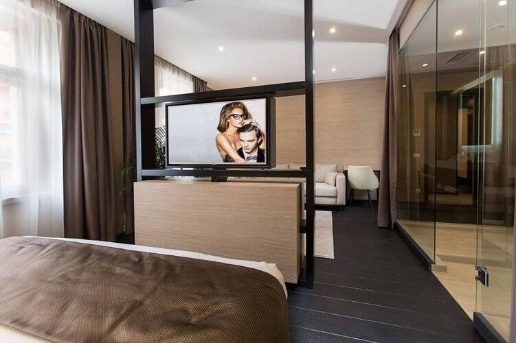 Dominic & Smart Luxury Suites Republic Square