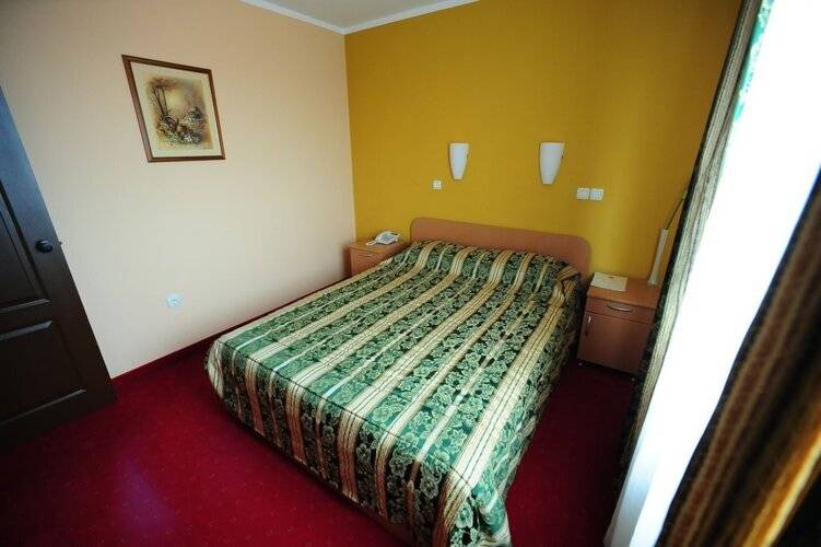 Elegance Hotel