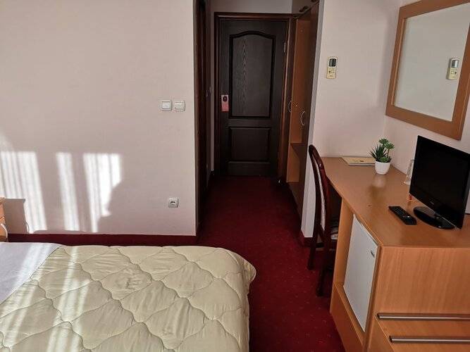 Elegance Hotel