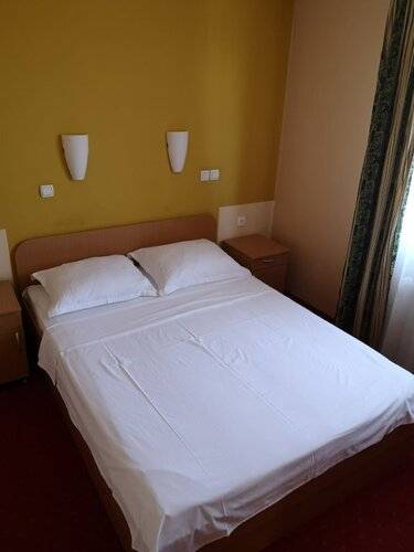 Elegance Hotel