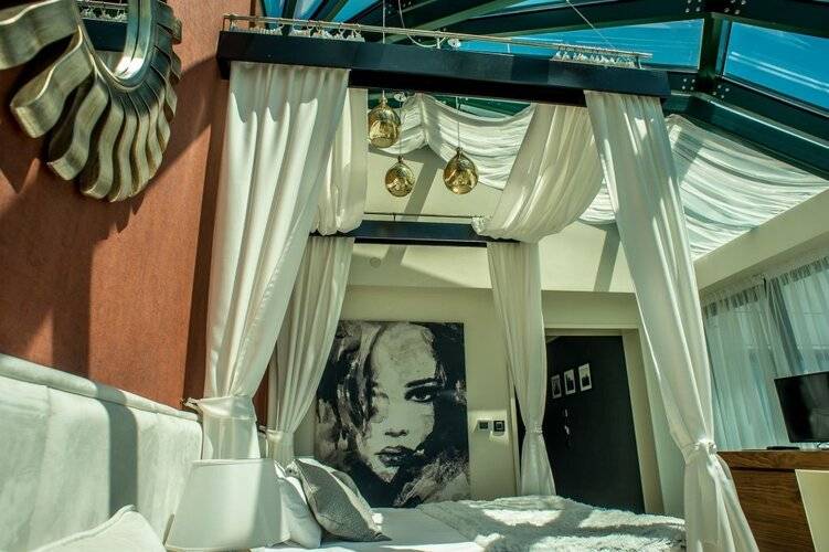 Hotel Hedonic