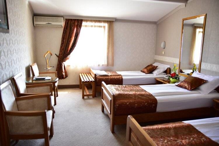 Hotel Lav