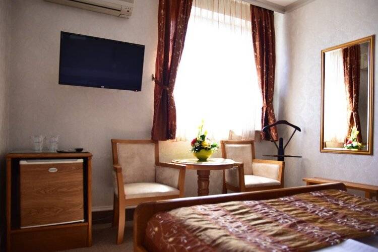 Hotel Lav