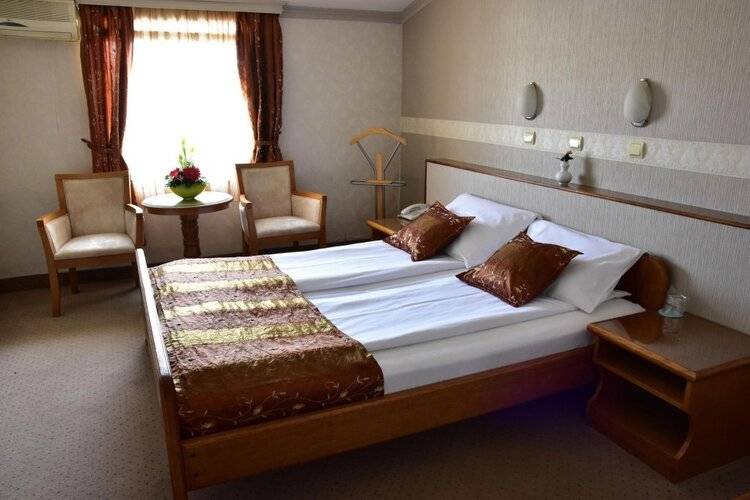 Hotel Lav