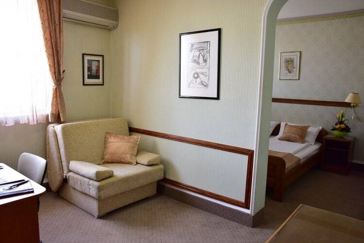 Hotel Lav