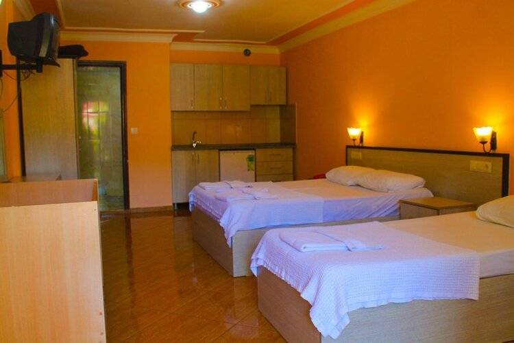 Carmina Hotel